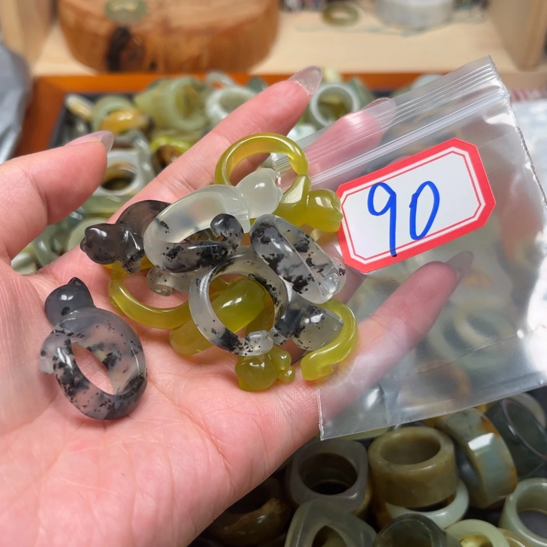 蛇纹石玉未镶嵌珠宝奇石