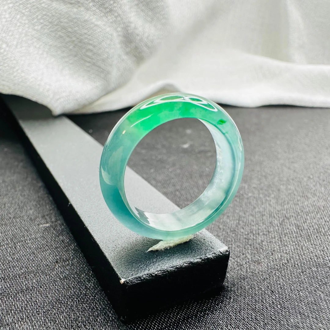 天然A货翡翠轮胎款半山水冰飘阳绿玉戒指时尚百搭男女款翡翠戒指