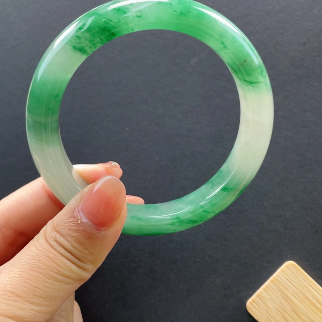 石英质玉手镯未镶嵌58