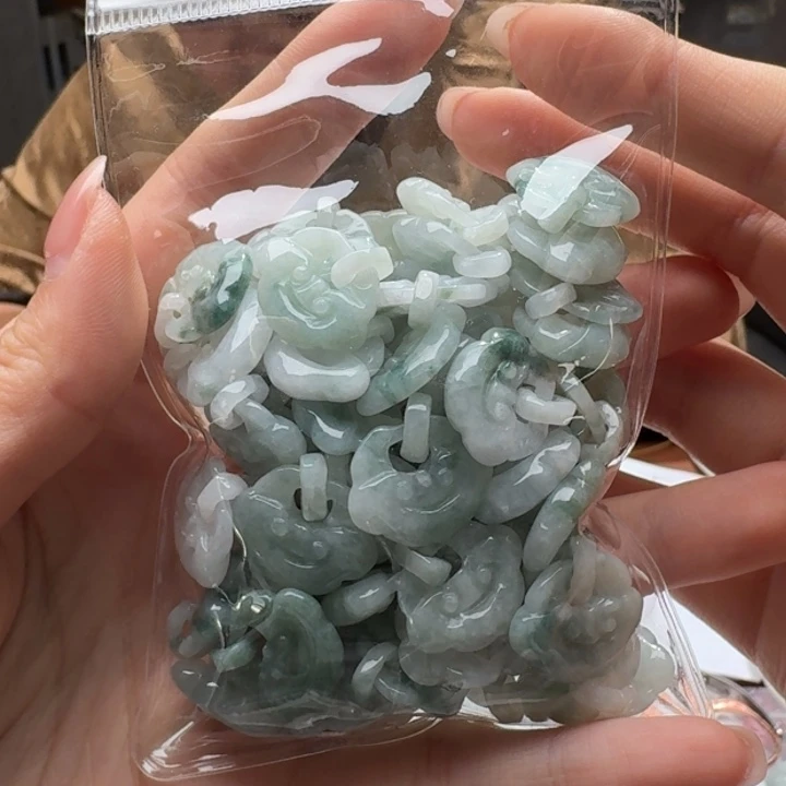 未镶嵌挂件翡翠福利1个，不包邮，拍一单邮费发货