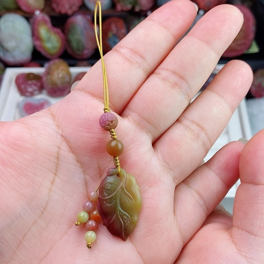 未镶嵌石英质玉（盐源）珠宝半成品