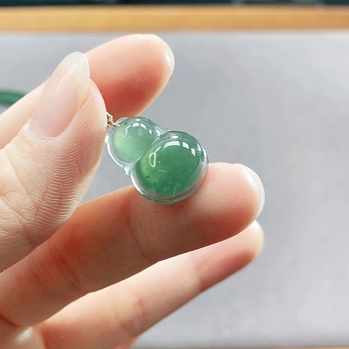 翡翠未镶嵌手镯（圆镯）