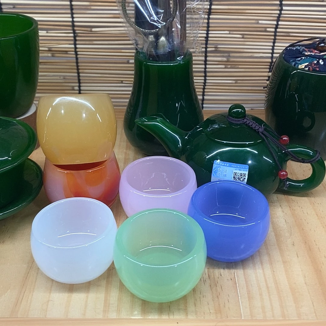 六个杯子，颜色不一样