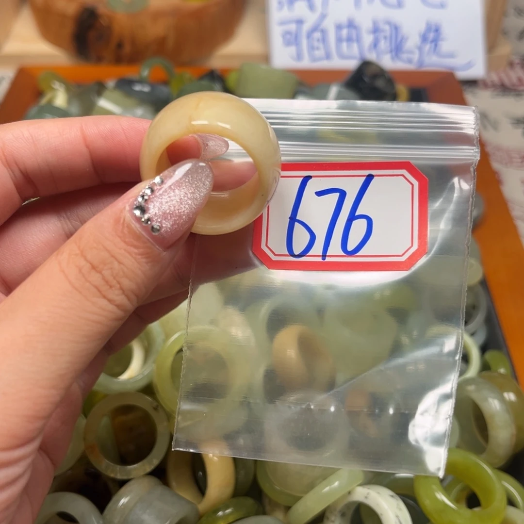 通***哥蛇纹石玉未镶嵌珠宝奇石