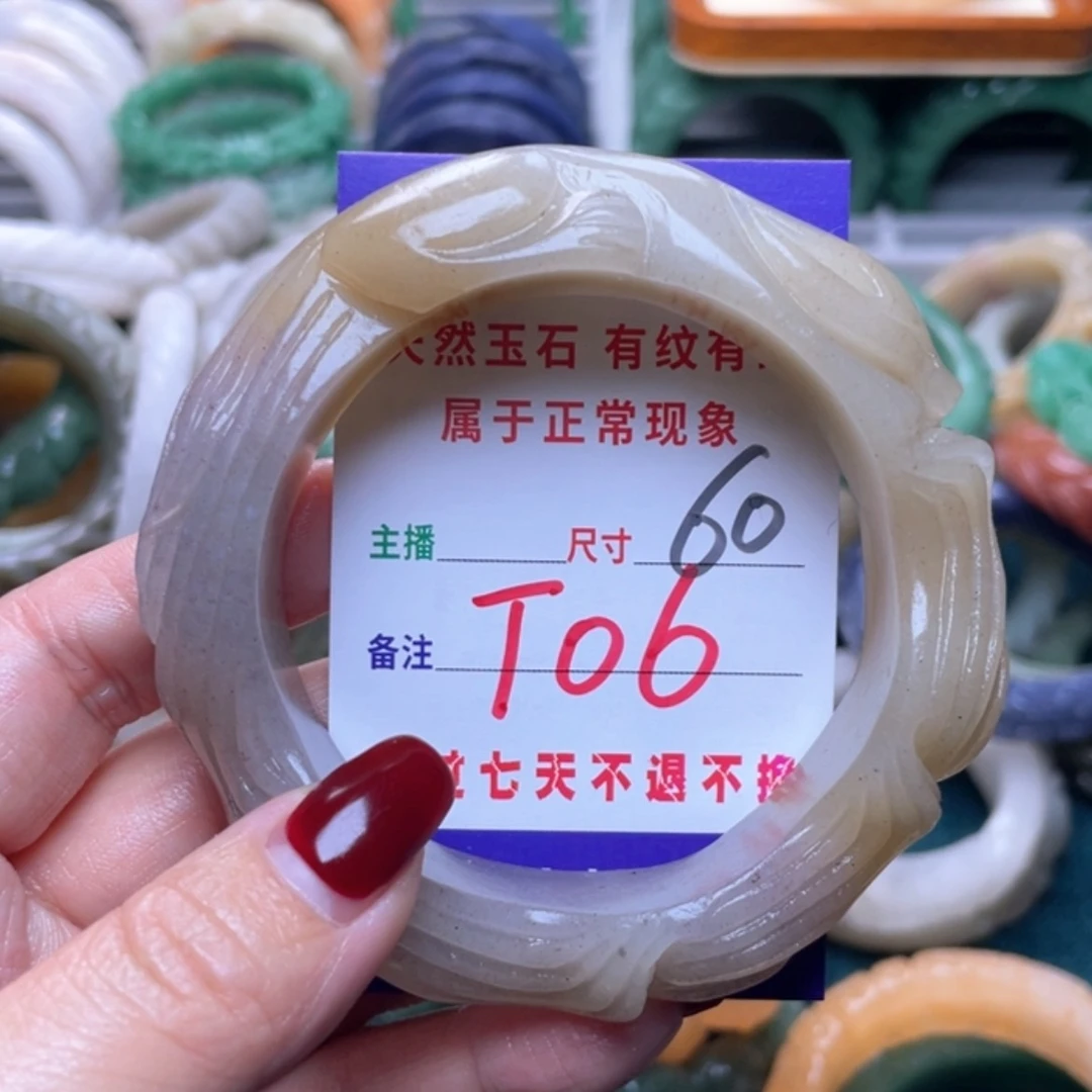 【闪购商品】未镶嵌手镯石英质玉