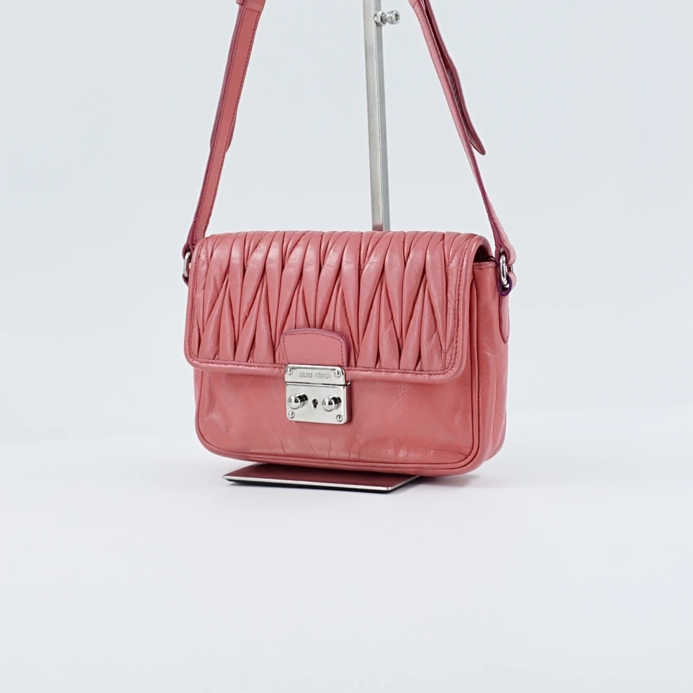 95新 MIU MIU/缪缪 褶皱邮差单肩包JK03110