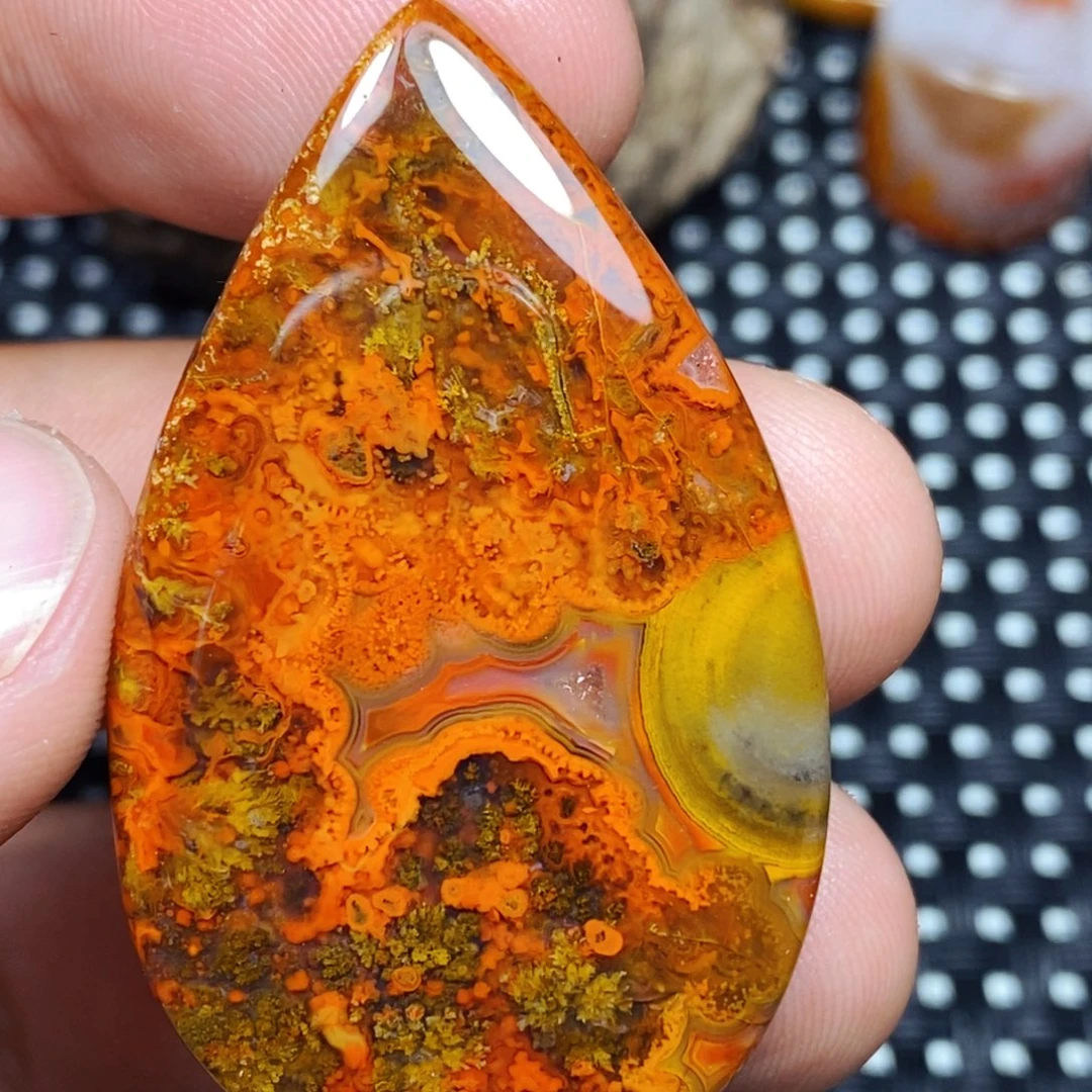 未镶嵌颈饰玛瑙/玉髓太*