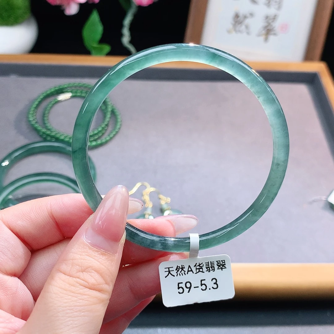 未镶嵌手镯（圆镯）翡翠