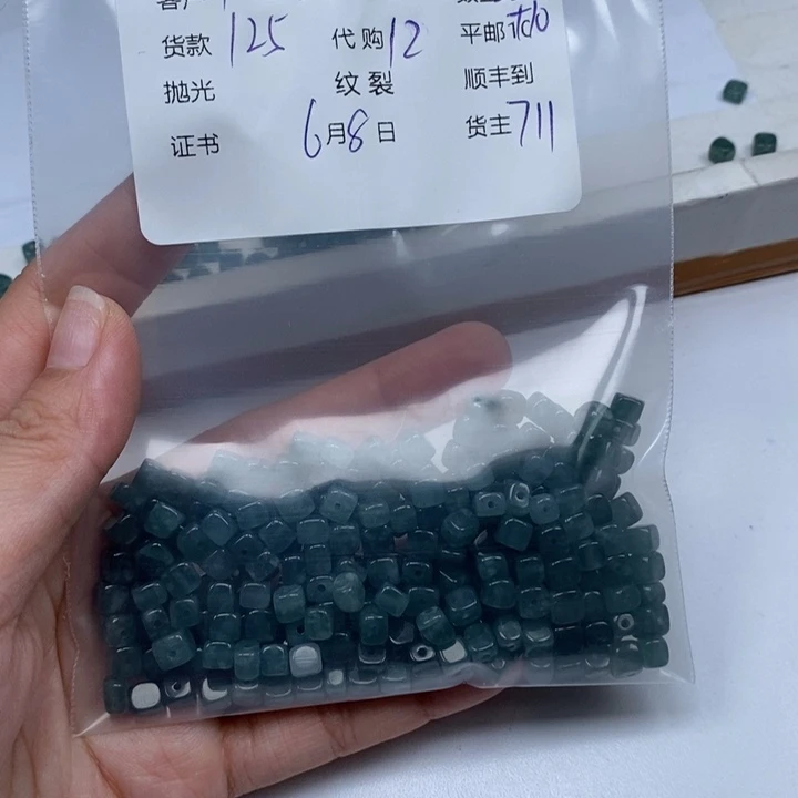 翡翠未镶嵌颈饰·****·翡翠