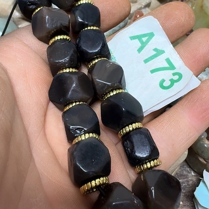 玛瑙/玉髓颈饰未镶嵌九*璧