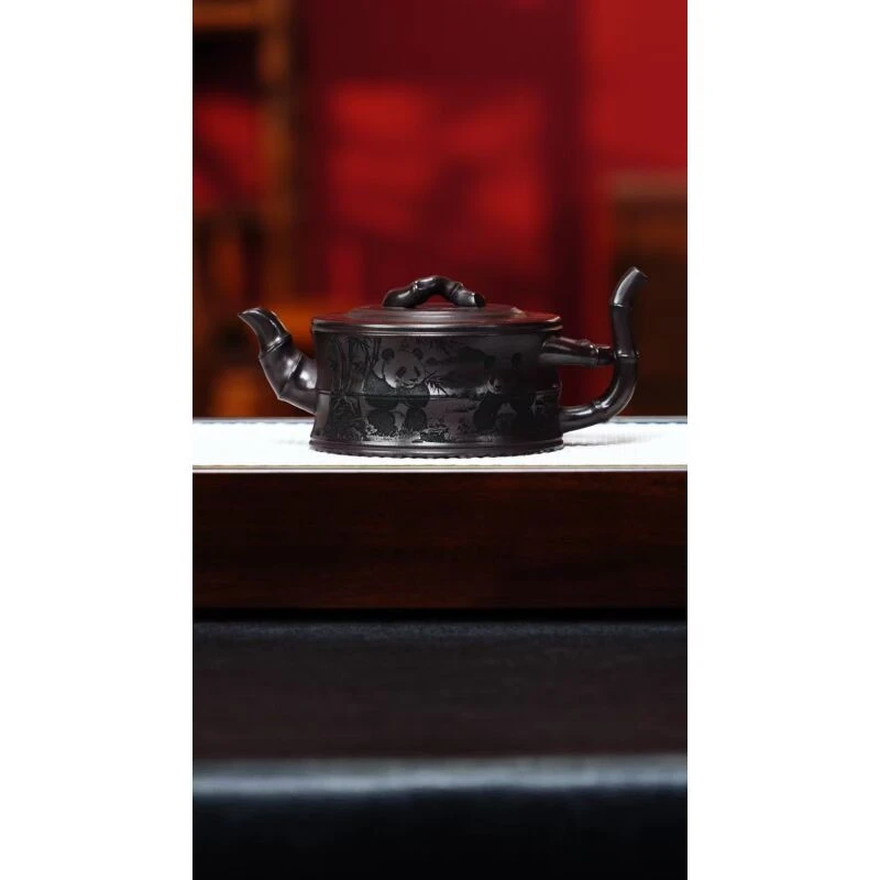 宜兴紫砂 竹节熊猫 石红 徐伟伟 h057