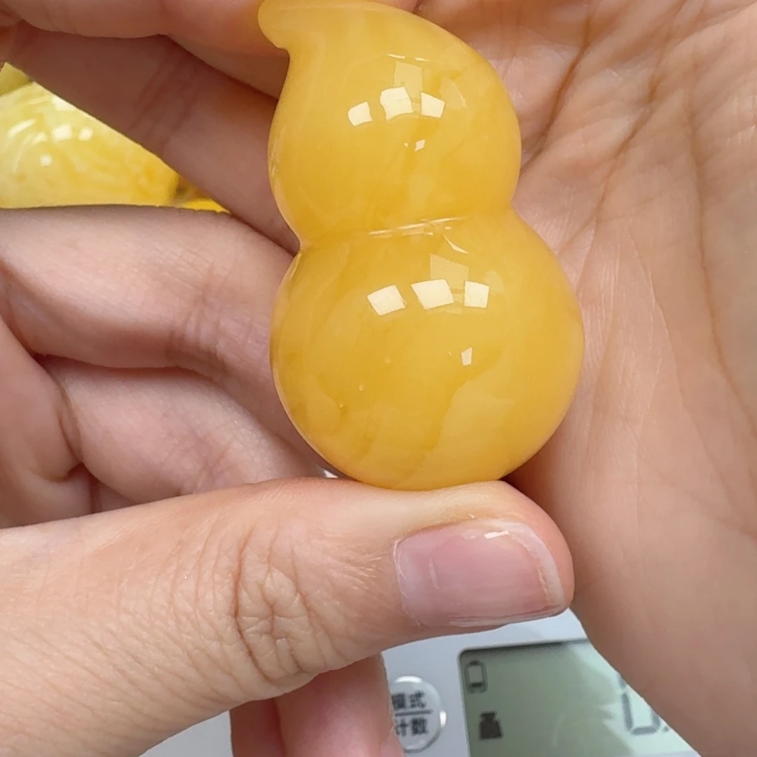 琥珀未镶嵌珠宝奇石吊坠