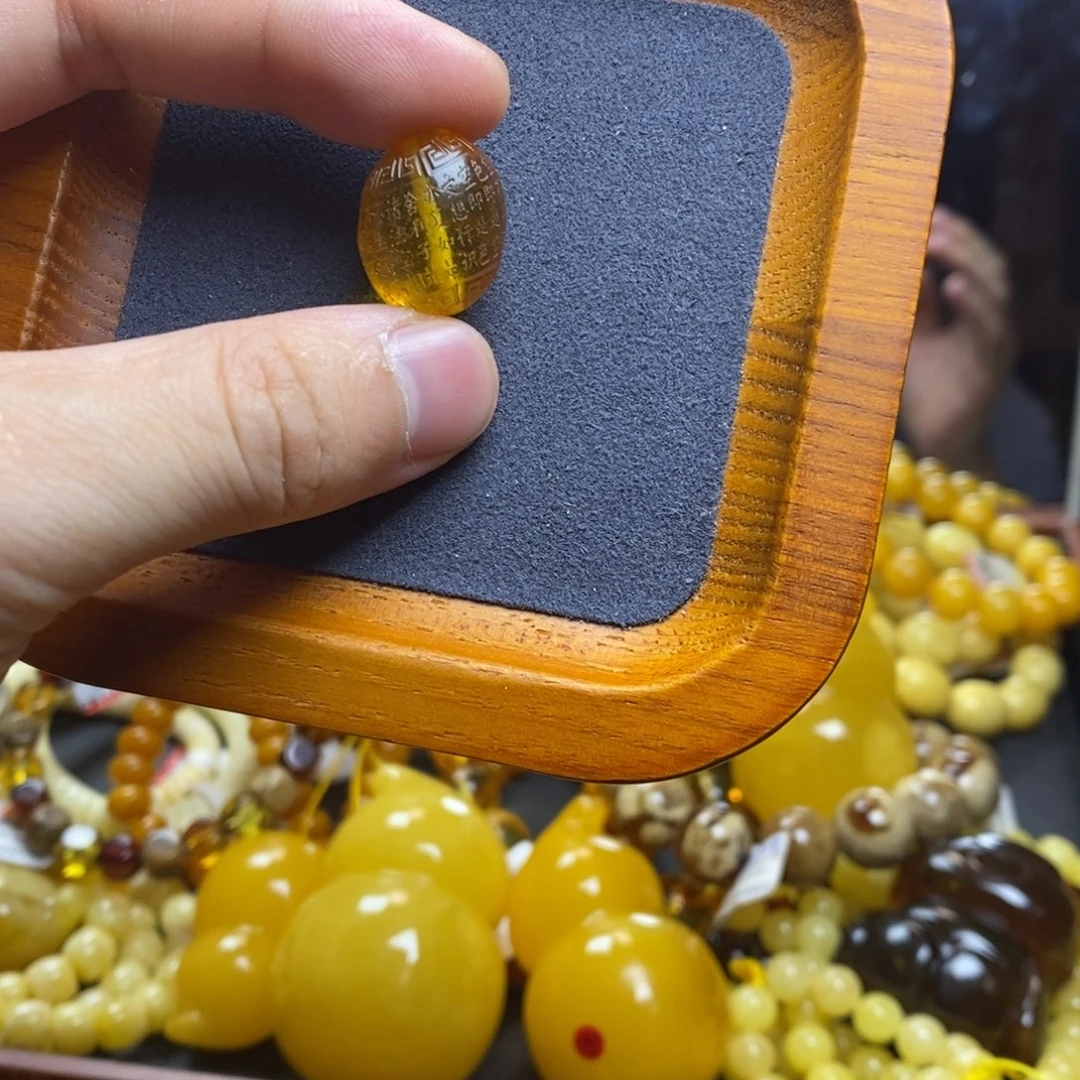 琥珀未镶嵌珠宝奇石