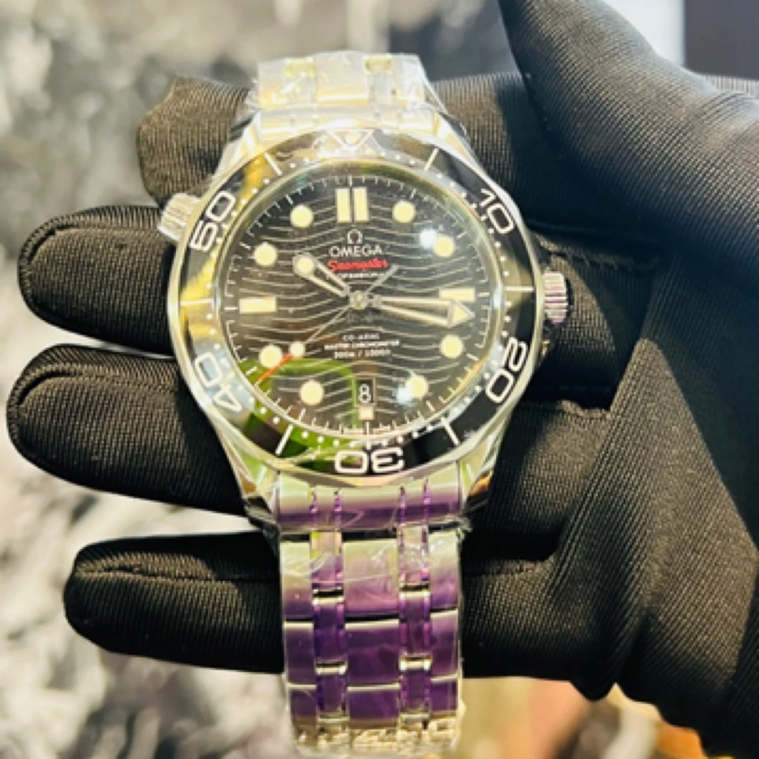 全新未使用  宜奢汇/欧米茄海马黑钢210.30.42.20.01.001国行24年