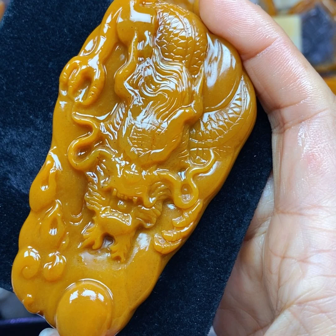 未镶嵌石英质玉（黄龙玉）颈饰