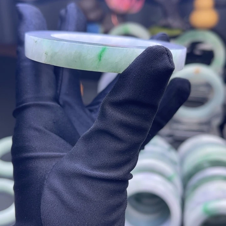 定制翡翠未镶嵌手镯