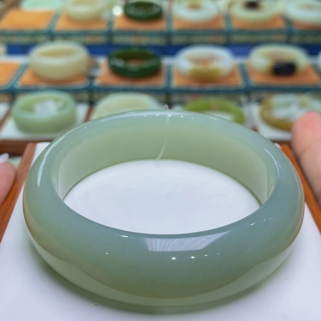 和田玉手镯未镶嵌且末蓝宽胎