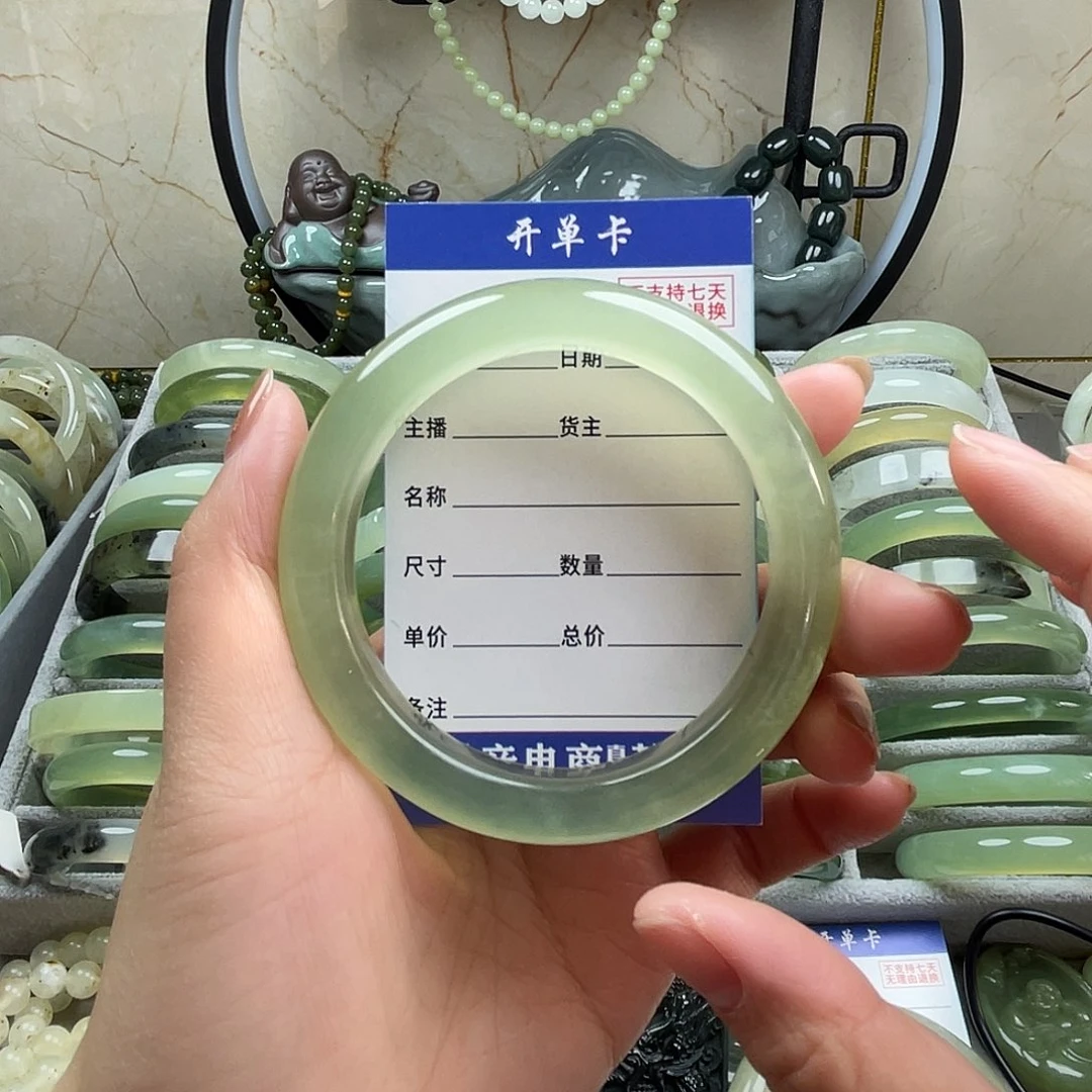 等***等蛇纹石玉未镶嵌手镯微瑕