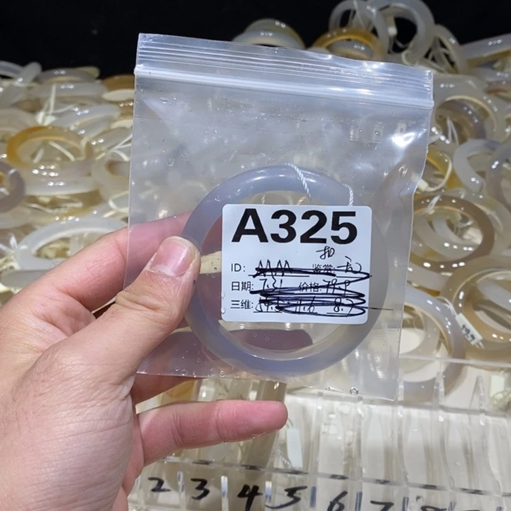 乐***丫玛瑙/玉髓未镶嵌手镯325