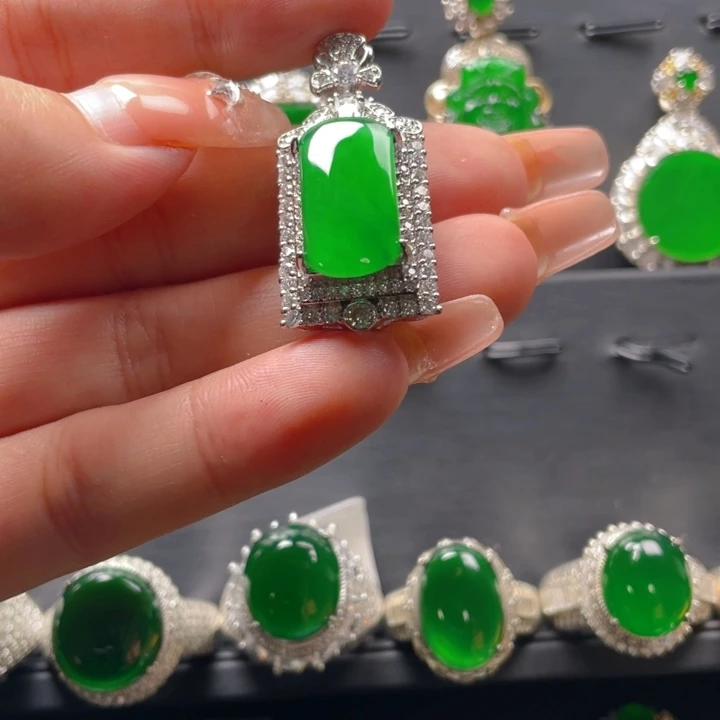 翡翠未镶嵌颈饰翡翠吊坠