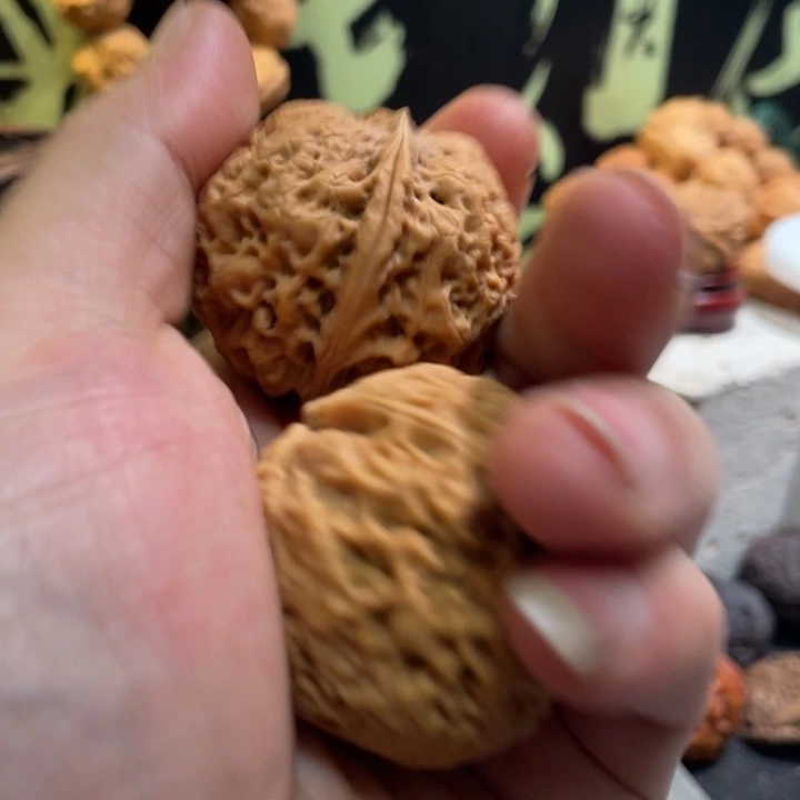 M***灰把件文玩核桃编号23