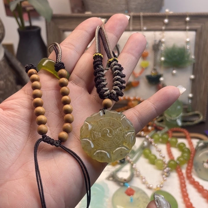 蛇纹石玉吊坠未镶嵌