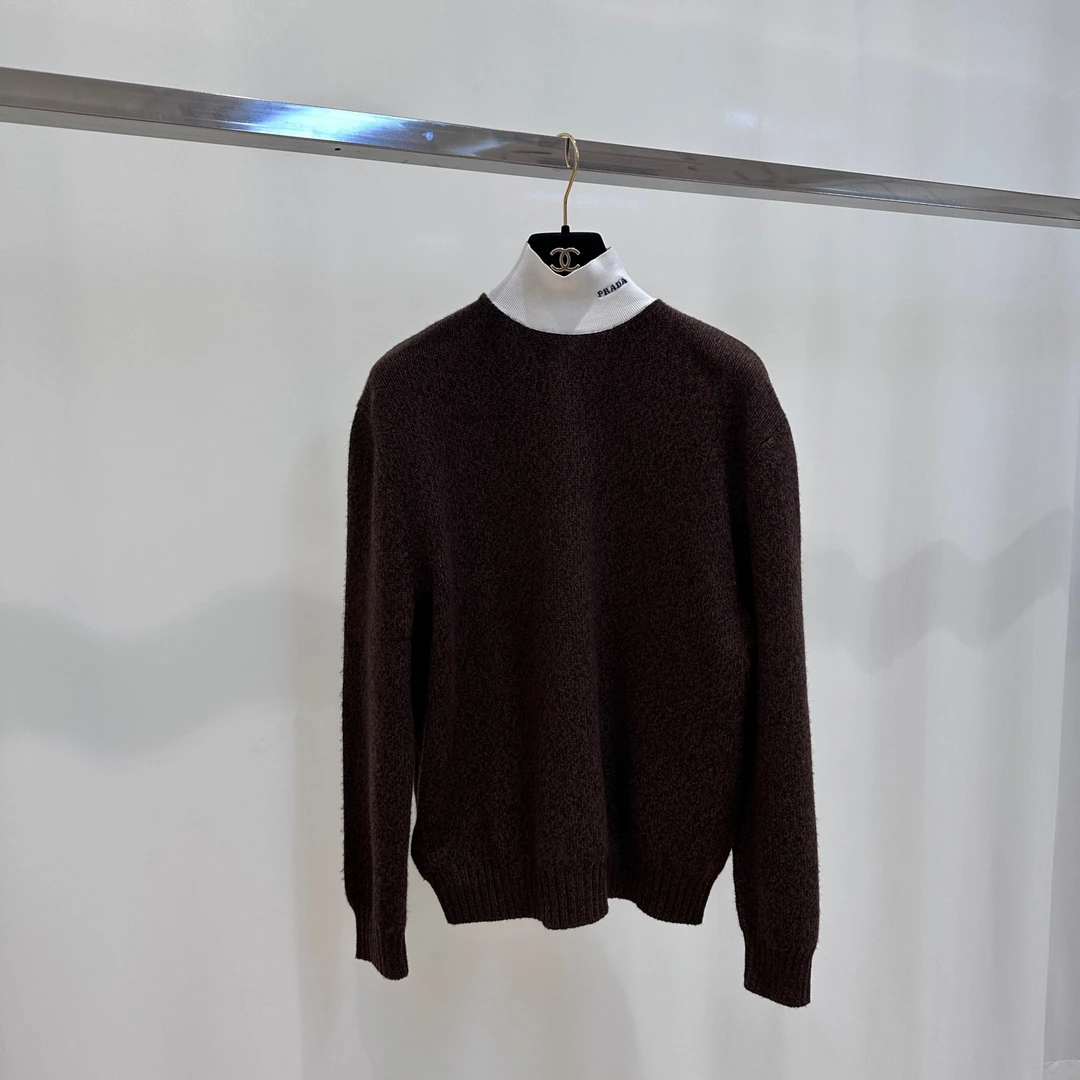 99新 Prada/普拉达 棕色高领针织衫 40码 03326