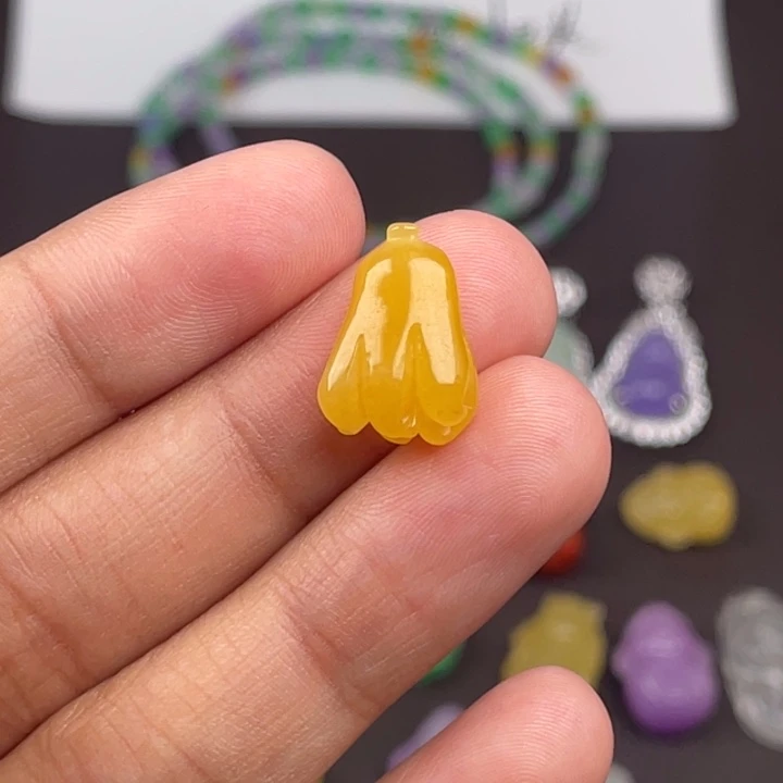 翡翠未镶嵌颈饰吊坠