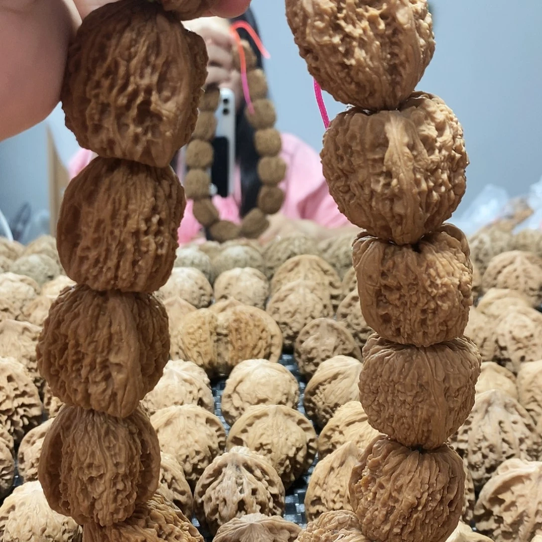 吊坠文玩核桃南疆有黄