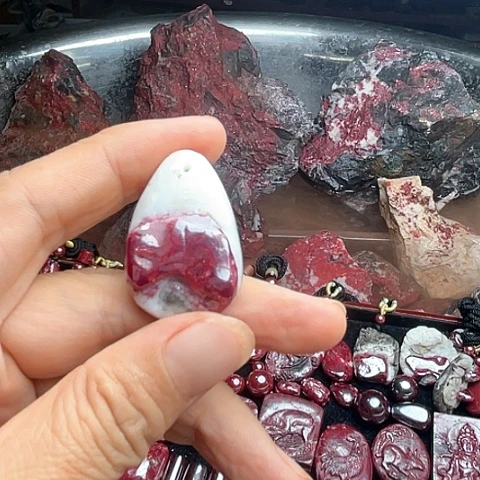 【闪购商品】天然辰砂琥****泪天然原矿朱砂吊坠