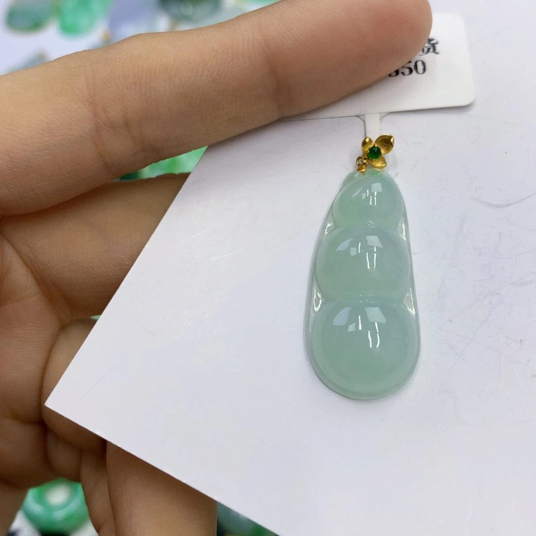 翡翠18K金镶嵌颈饰翡翠