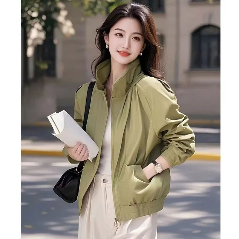 绿色开春外套女2025年新款春季独特漂亮小香风夹克爆款超火冲锋衣