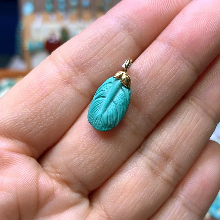 绿松石18K金镶嵌挂件