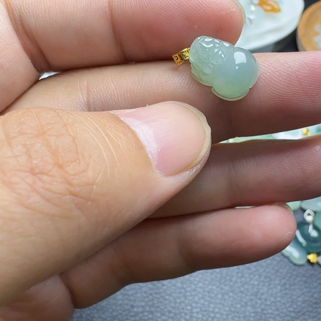 翡翠18K金镶嵌颈饰小貔貅