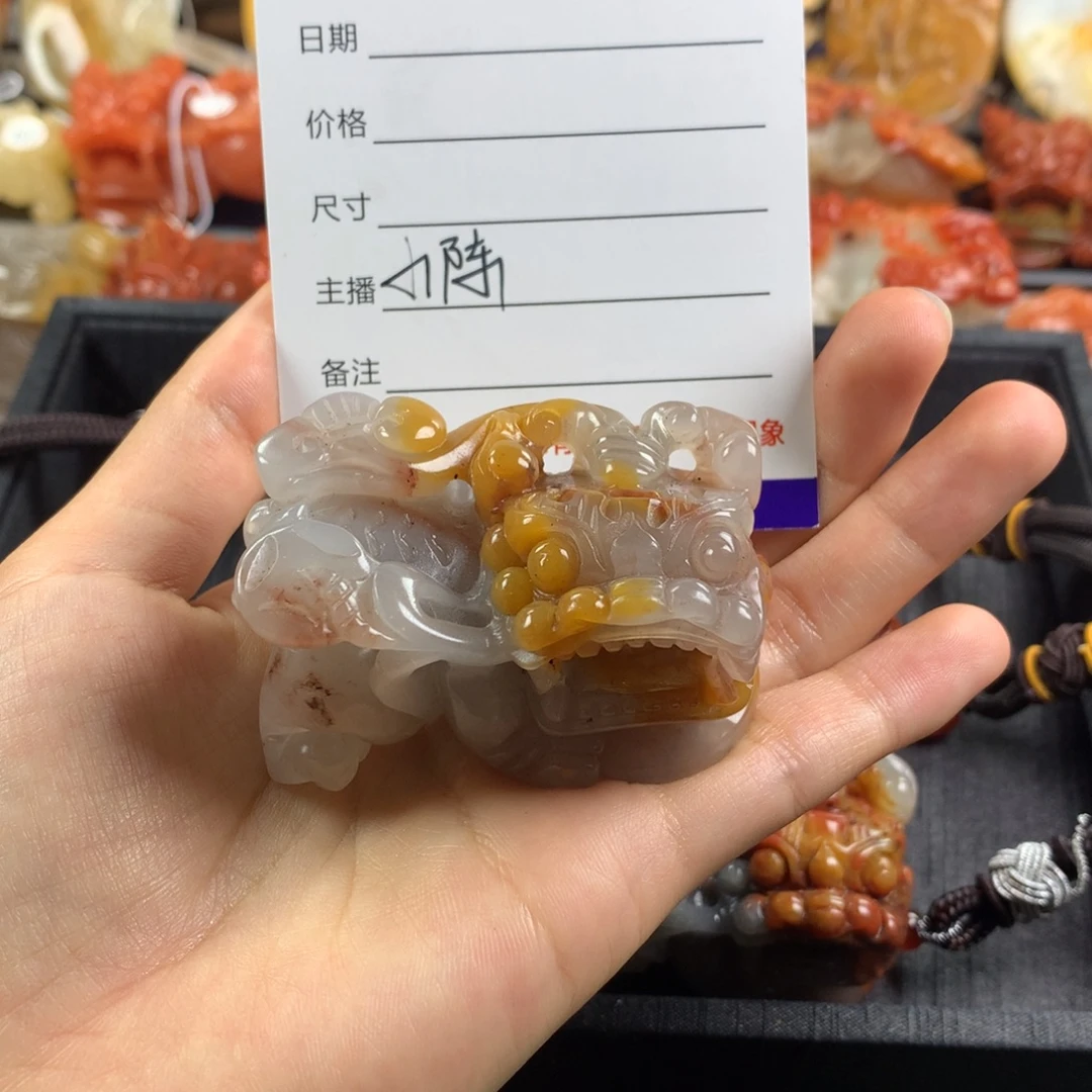 广***龚石英质玉（黄龙玉）未镶嵌手把件