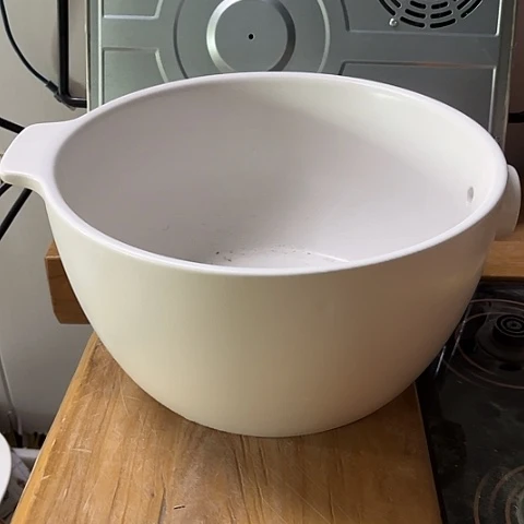 微瑕，不能明火，口径30，高15中间有个孔拖釉