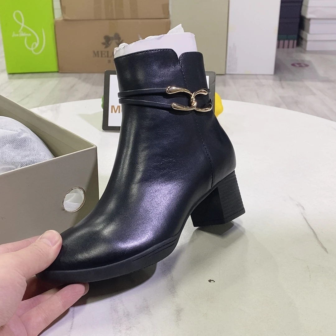 千百度集团.品牌女鞋孤品，以直播间为准，尺码36