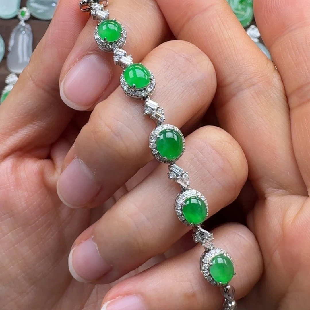 翡翠18K金镶嵌吊坠(赠链)高冰阳绿蛋面手链