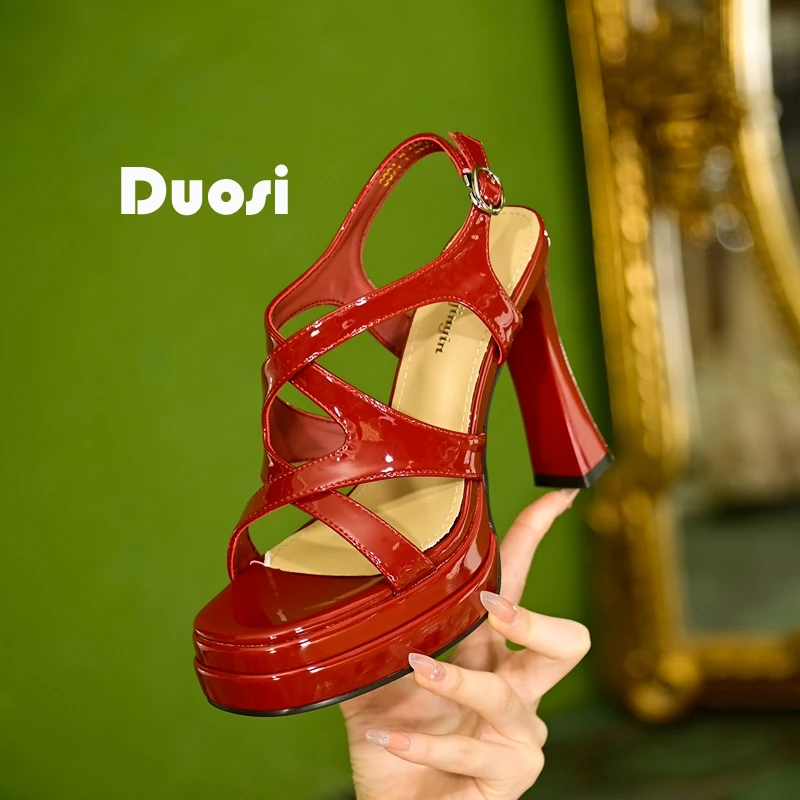 【DUOSI】12cm红色凉鞋女夏爆款超高细跟罗马鞋时尚高跟鞋8091-7