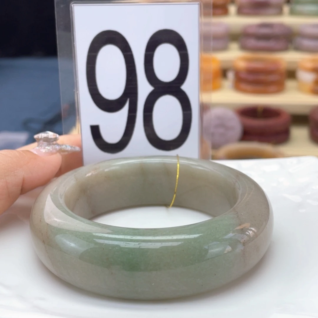 【闪购商品】石英质玉手镯未镶嵌