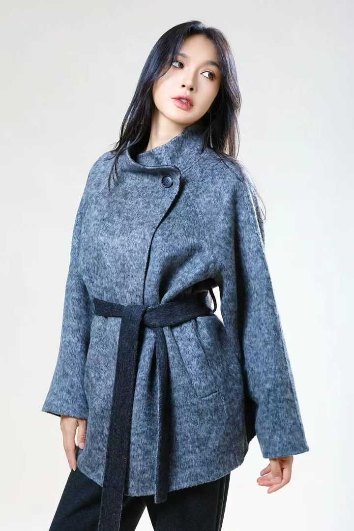 时尚简约收腰款大衣