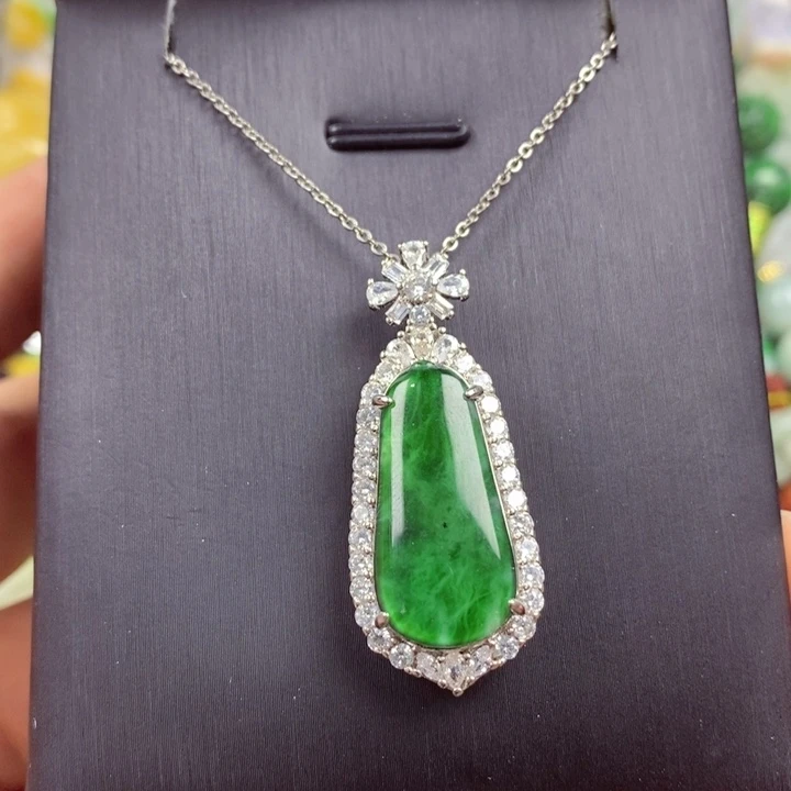 翡翠未镶嵌吊坠(赠链)