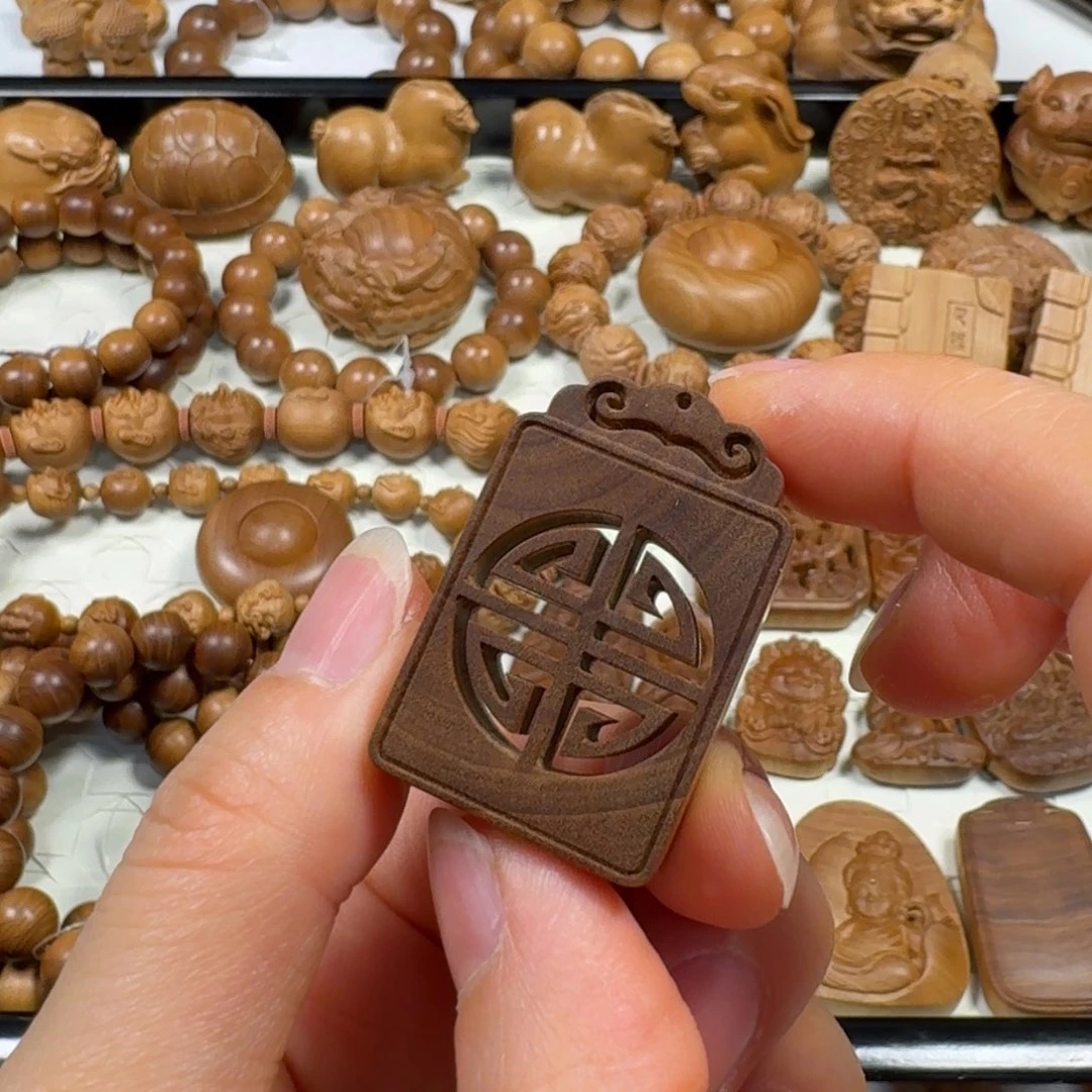 檀香木镂空挂件牌