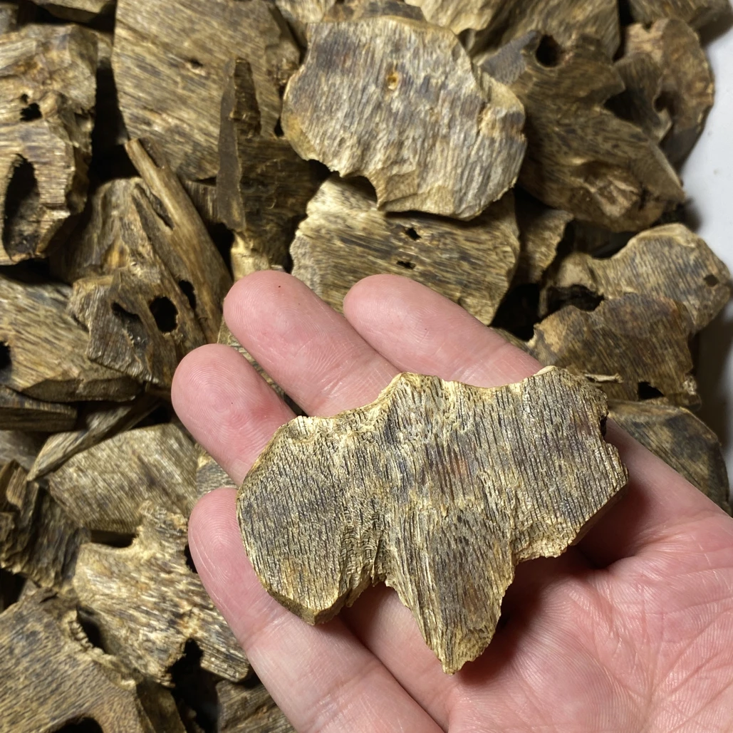 沉香奇楠陈化半年乌身圆叶块料100克装