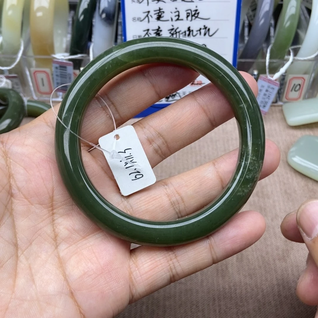 和田玉手镯未镶嵌暗**生