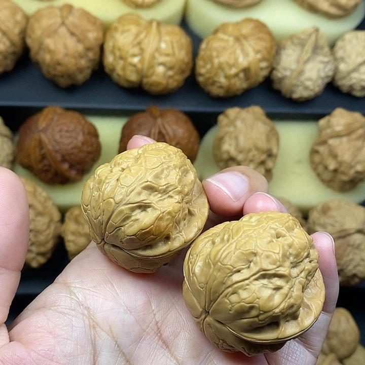 文玩核桃吊坠葵花鹦鹉38