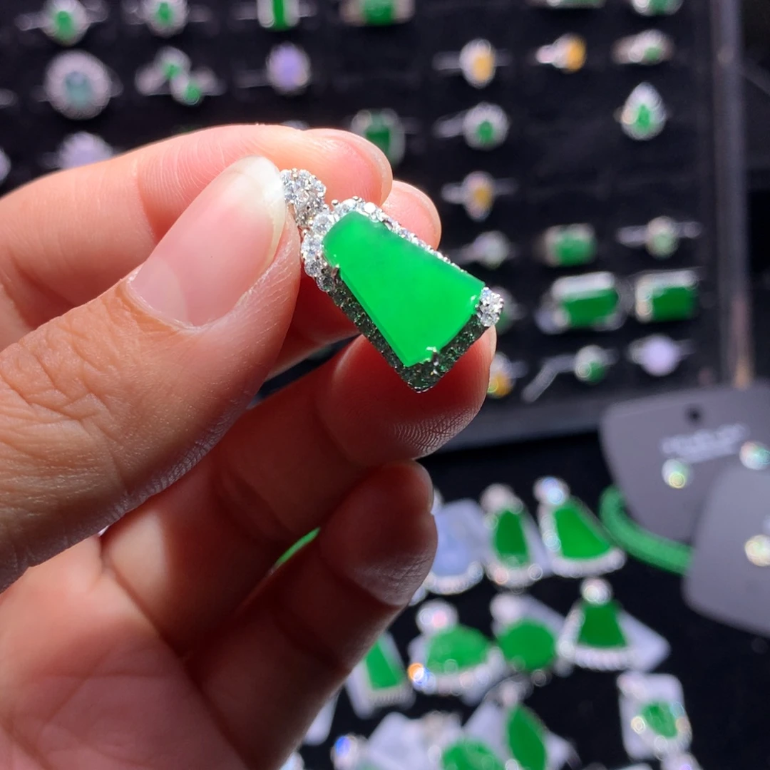 翡翠银S925镶嵌颈饰翡翠