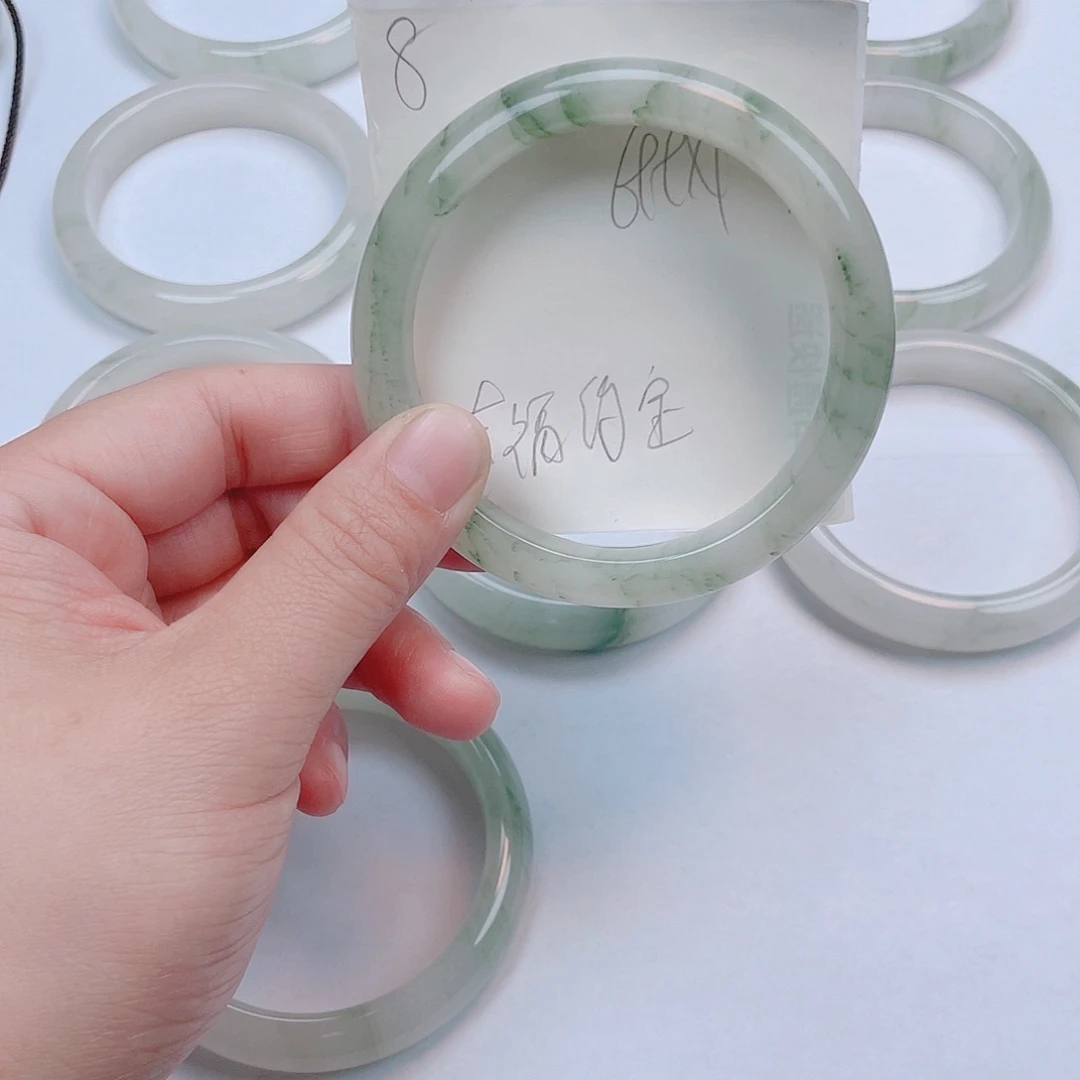 幸***定石英岩玉未镶嵌手镯