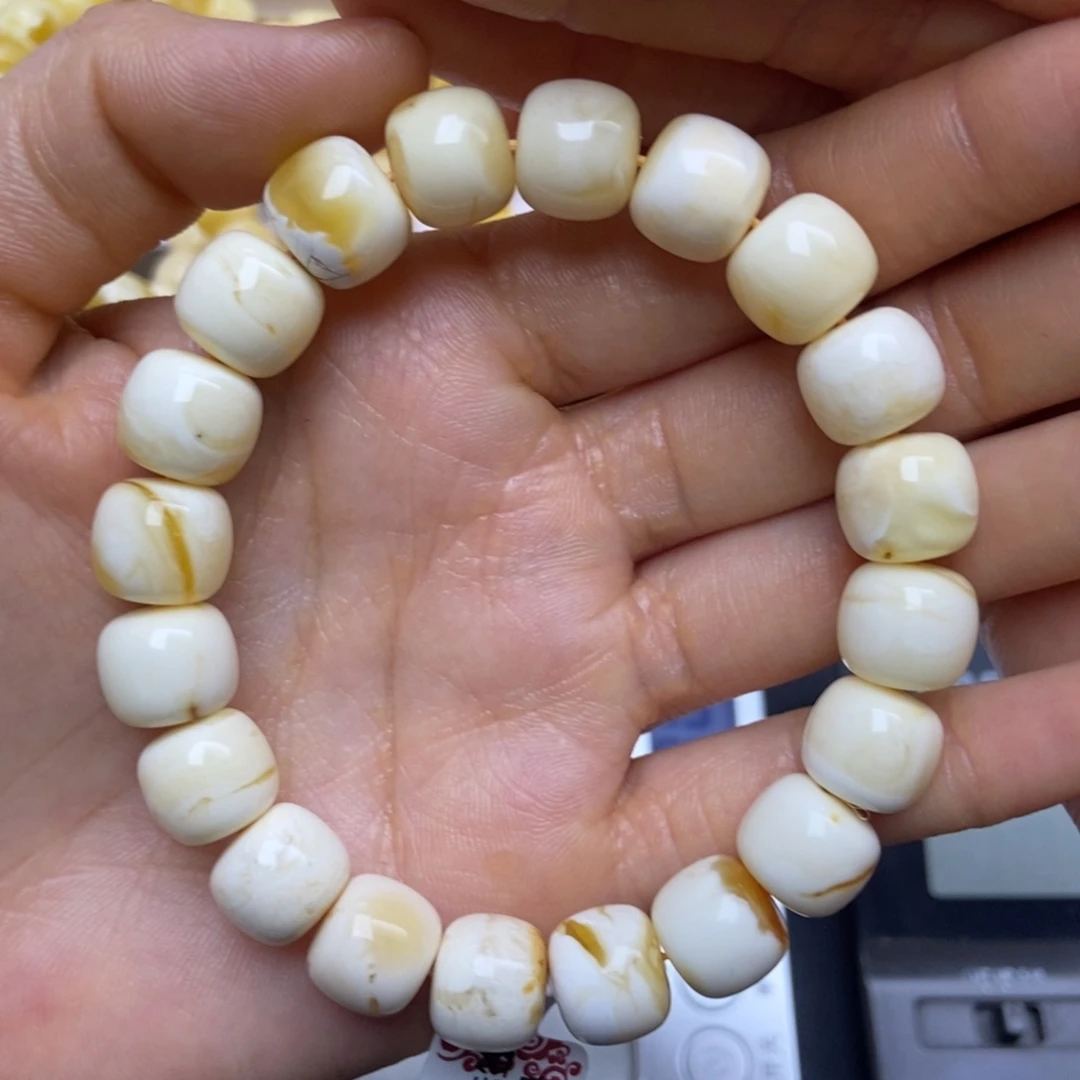 蜜蜡未镶嵌珠宝奇石70