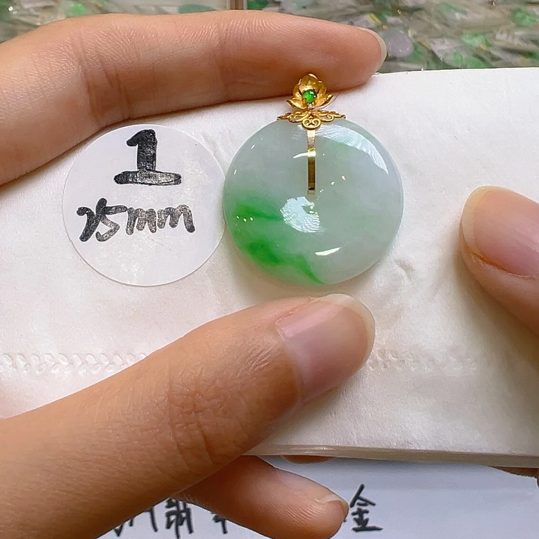 翡翠18K金镶嵌颈饰翡翠